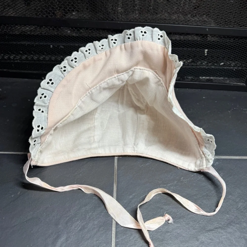 Vintage Baby Bonnet Pink Ribbed Eyelet Lace Trim Ribbon Tie Baptism Photo Prop